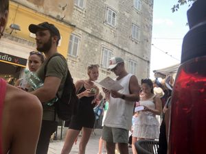 Long row at 1 pm at MakaMaka in Split