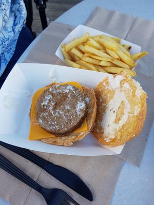 Impossible vegan burger 😋 at Universal Studios - Richters 34 in Orlando