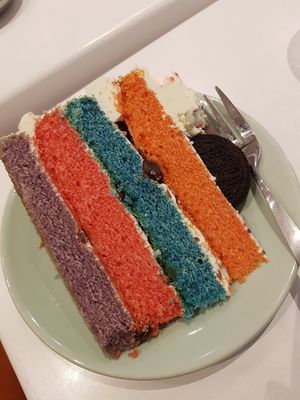 Rainbow cake with chocolate drops at Deer Mama in Amsterdam