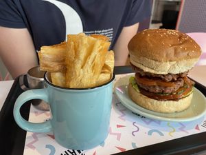 🍔 🍟  at Deer Mama in Amsterdam