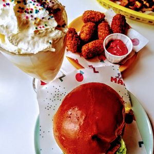 Burger, mylkshake and mini-croquettes at Deer Mama in Amsterdam