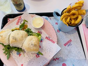 Lil millionaire sliders with curly fries   at Deer Mama in Amsterdam