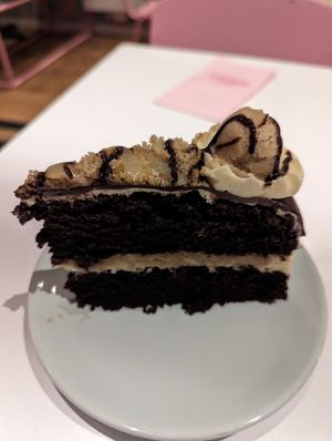 Chocolate chip cookie dough cake at Deer Mama in Amsterdam