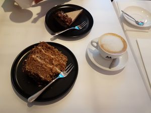 Pineapple cake & banana cheesecake at Deer Mama in Amsterdam