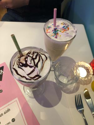 Delicious boozy milkshakes at Deer Mama in Amsterdam