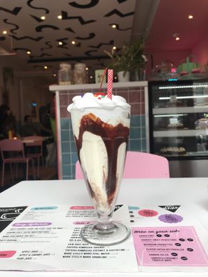 Vegan chocolate chip cookie dough mylkshake at Deer Mama in Amsterdam