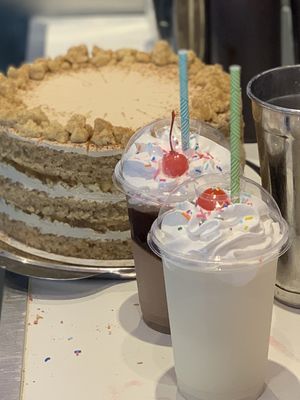 Shakes and apple cake at Deer Mama in Amsterdam