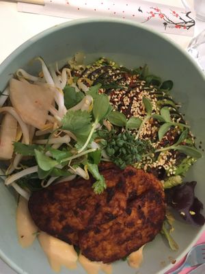 Tempeh sallad at Deer Mama in Amsterdam