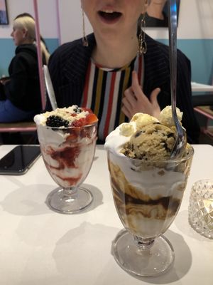 Sundae red fruits and sundae cookie dought  at Deer Mama in Amsterdam