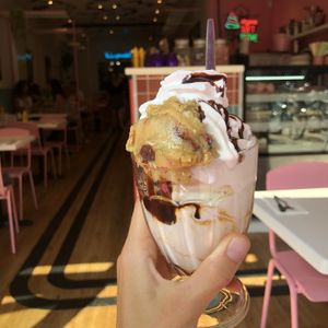 Sundae cookie  at Deer Mama in Amsterdam