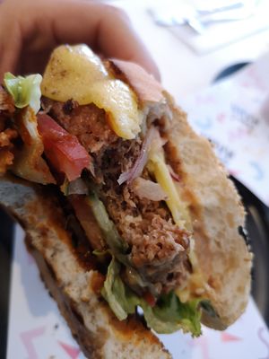 BBQ burger at Deer Mama in Amsterdam