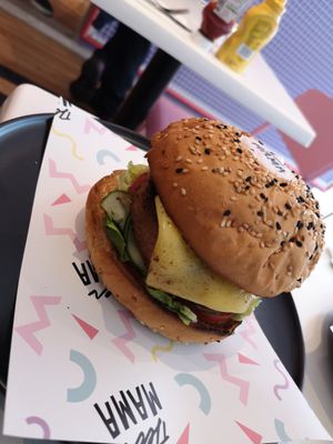 BBQ burger at Deer Mama in Amsterdam