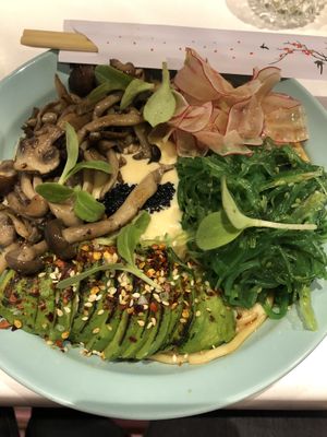 Buddha bowl, super lekker  at Deer Mama in Amsterdam