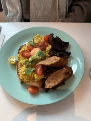 Breakfast with beyond sausage! at Deer Mama in Amsterdam