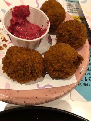 Bittenballen with pink mustard at Deer Mama in Amsterdam