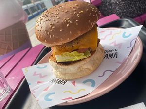 Burger at Deer Mama in Amsterdam