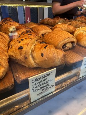 So many vegan options, I’m impressed 👌🏽  at Panettoni Giovanni Cova in Milan
