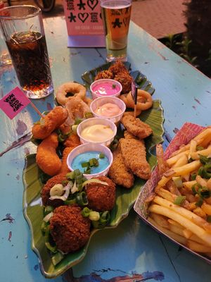 Sumo Plate & extra Fritten at Vegan Junk Food Bar - Downtown in Amsterdam