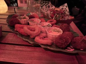 •	Sumo Platter Fly Wingz, Flamboyant Shrimpz, Kalamariz, Pnut Thai Chik’n & Classic Betterballs, onion ringz, Vegan JunkstarTM sauces  at Vegan Junk Food Bar - Downtown in Amsterdam