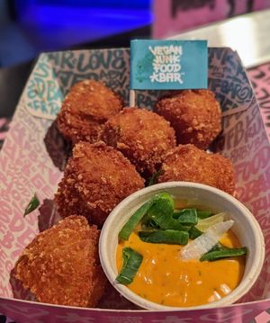 Crunchy mac and cheese betterballs at Vegan Junk Food Bar - Downtown in Amsterdam