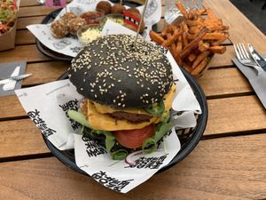 Super Lecker dieser Burger👍 at Vegan Junk Food Bar - Downtown in Amsterdam