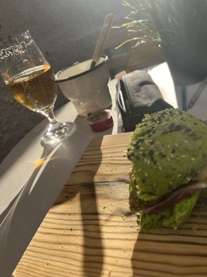 Amazing vegan burger!  at Jay's Brunch Caffe in Parede