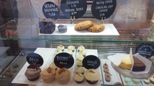 Vegan cupcakes and brownie at Michelle's Cupcakes - Luisenstrasse in Zurich