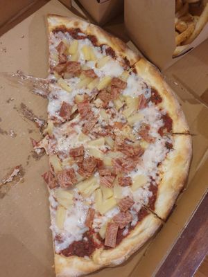 Vegan pizza at Julie Goes Green in Los Angeles