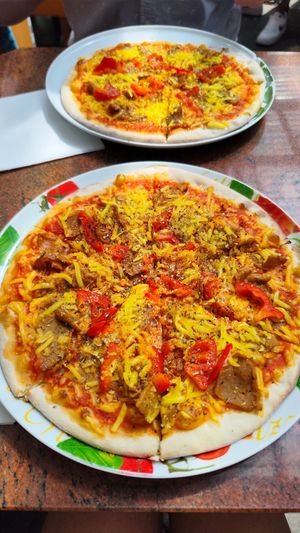 Seitan-Pizza at Selam Helal in Dusseldorf