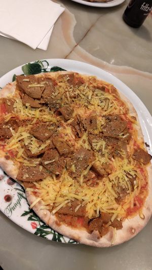 Vegan Döner Pizza with vegan cheese at Selam Helal in Dusseldorf