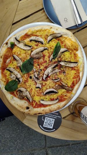 Vegan Portabello Pizza at Aposto in Dresden