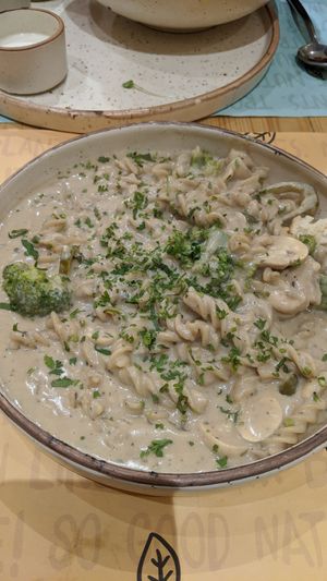 Alfredo sauce pasta at Nut and Bowls in New Delhi