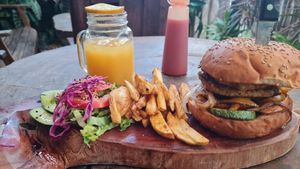 Tropical Burger at Arte Sano in Holbox