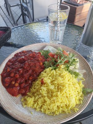 Chickpeas with pineapple (sweet) at Radharane in Kaunas