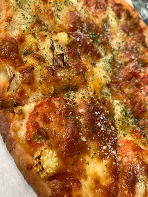 Margarita pizza  at White Deer Bái Lù Yáo in Yuchi