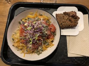 Vegan bolognese and banana chocolate cake at Silex & Fourchette in Toulouse