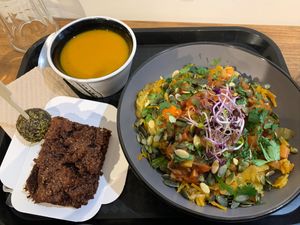 Vegan bolognese, soup du jour, chocolate cake, energy ball at Silex & Fourchette in Toulouse