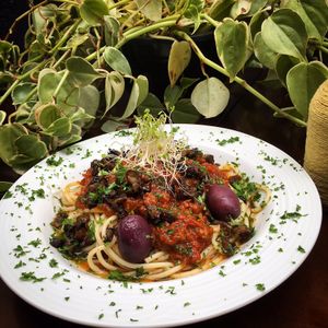 Talharim com berinjela e azeitonas pretas ao pomodoro. at Vegan Safe in Sao Paulo