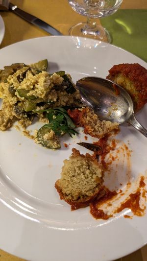 Vada with the tomato sauce at Bibliothe in Rome