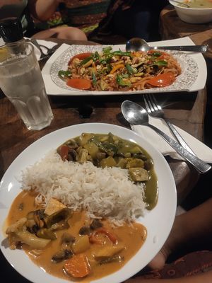 Thai green and red curry and Pad Thai at Joy in Candolim