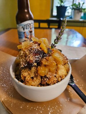 Apple crumb bread pudding at Kelley Farm Kitchen in Harpers Ferry