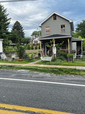 The outside dining in the yard  at Kelley Farm Kitchen in Harpers Ferry