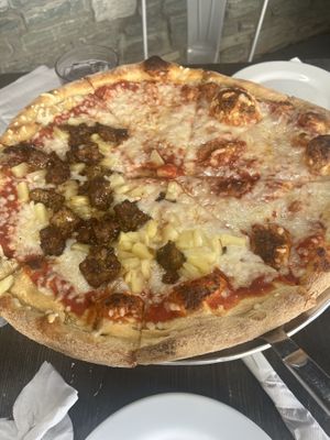 Vegan Cheese and Tempeh and Pineapple   at Mellow Mushroom in Blowing Rock