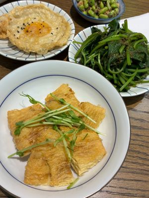 A collection of sides, clockwise from front: fried yuba; fried vegan egg; quinoa, chickpeas, edamame; seasonal veggies at Rén Lǐ Jū 仁里居 - Yuli Your Home in Taipei