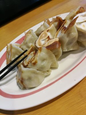 Fried dumplings (Gyoza) at Rén Lǐ Jū 仁里居 - Yuli Your Home in Taipei
