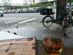 Sit by the window and watch the world go by at Rén Lǐ Jū 仁里居 - Yuli Your Home in Taipei