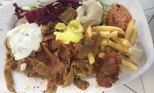 Vegan Döner plate with lots of different vegan sauces at Royal Kebap Haus in Gilching