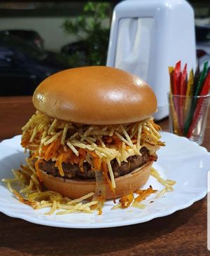 Master agridoce burger at Master Veggie in Santos