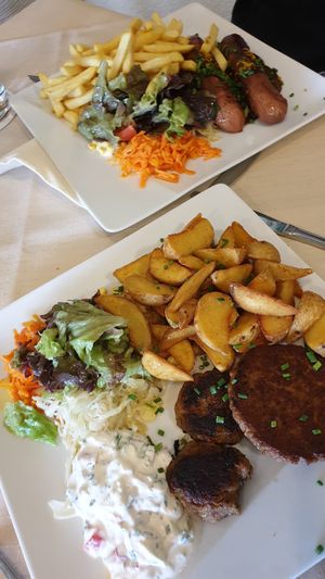 Currywurst und Sommerteller at Ulis Schlemmertreff in Baden Baden