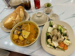 Vegetarian (but vegan!) curry with a portion of sautéed vegetables  at Bo De Quan in My Tho